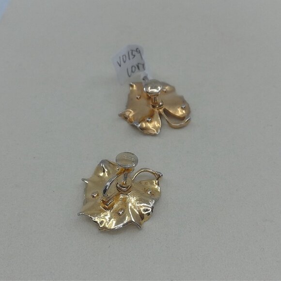 Vintage Coro Floral Leaf Screw-Back Earrings - Picture 2 of 2